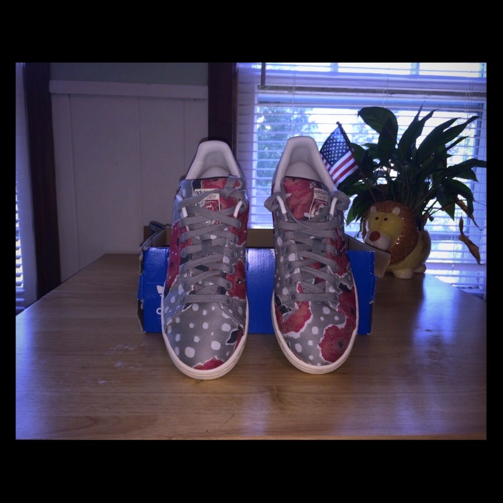 Women’s Unique Adidas Stan Smith Sneakers Size 7.5